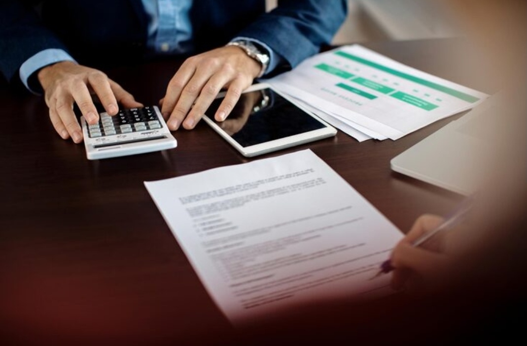 What Is the Difference Between a Tax Lien and a Credit Report Collection?
